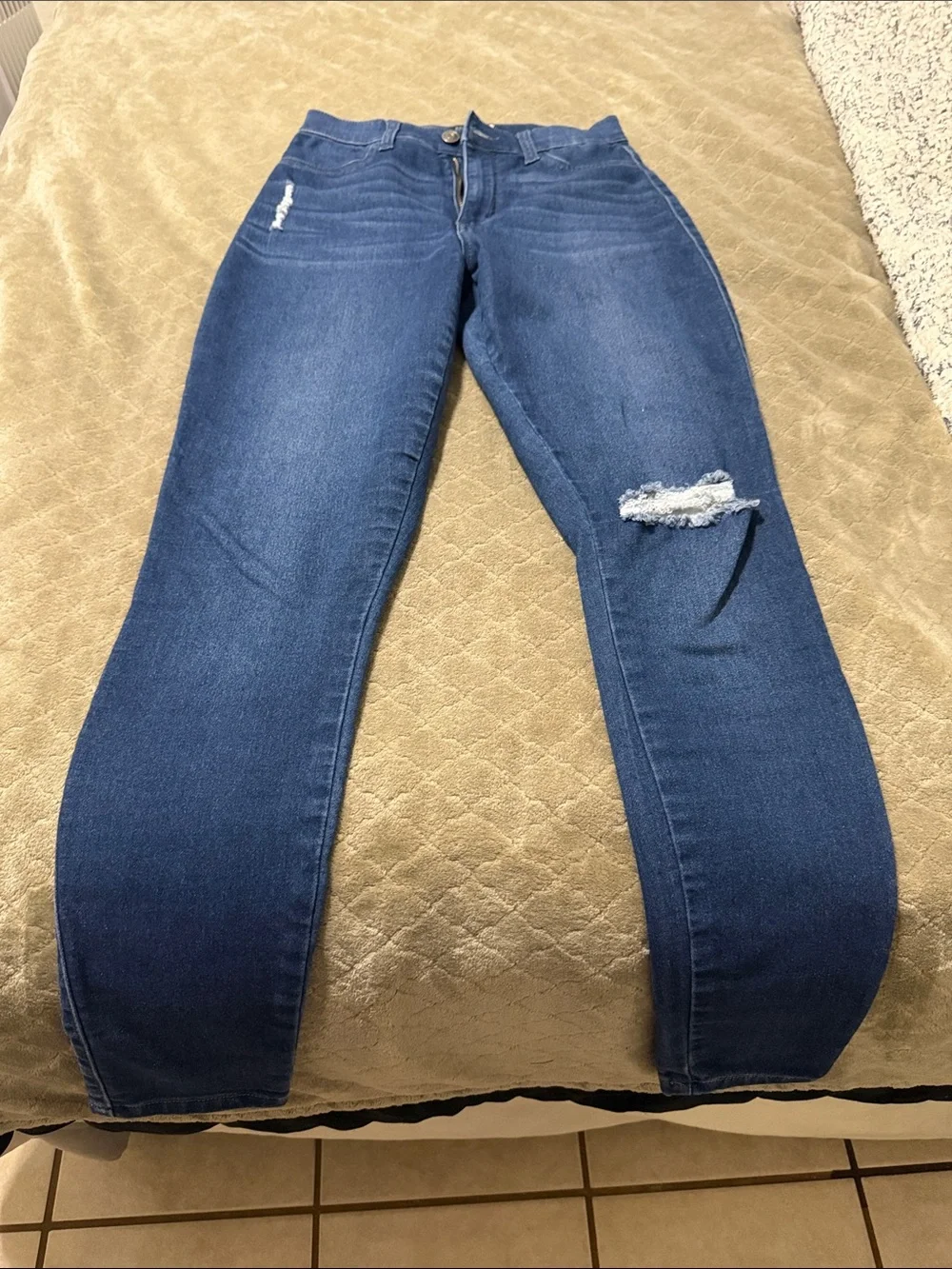 Fashion Nova Skinny Jeans in Medium Blue with Distressed Knee